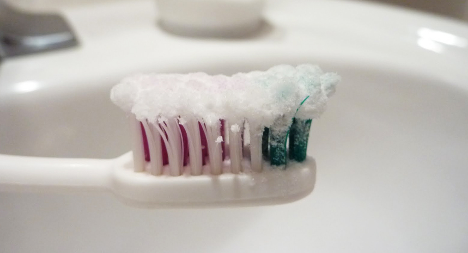 Смола для чистки зубов. Niche зубная щетка "Whitening" с эффектом отбеливания. Порошковая паста.