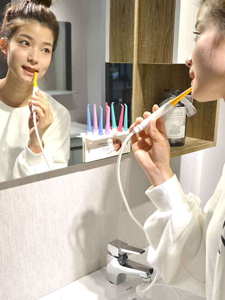 Чистить зубы аппаратом