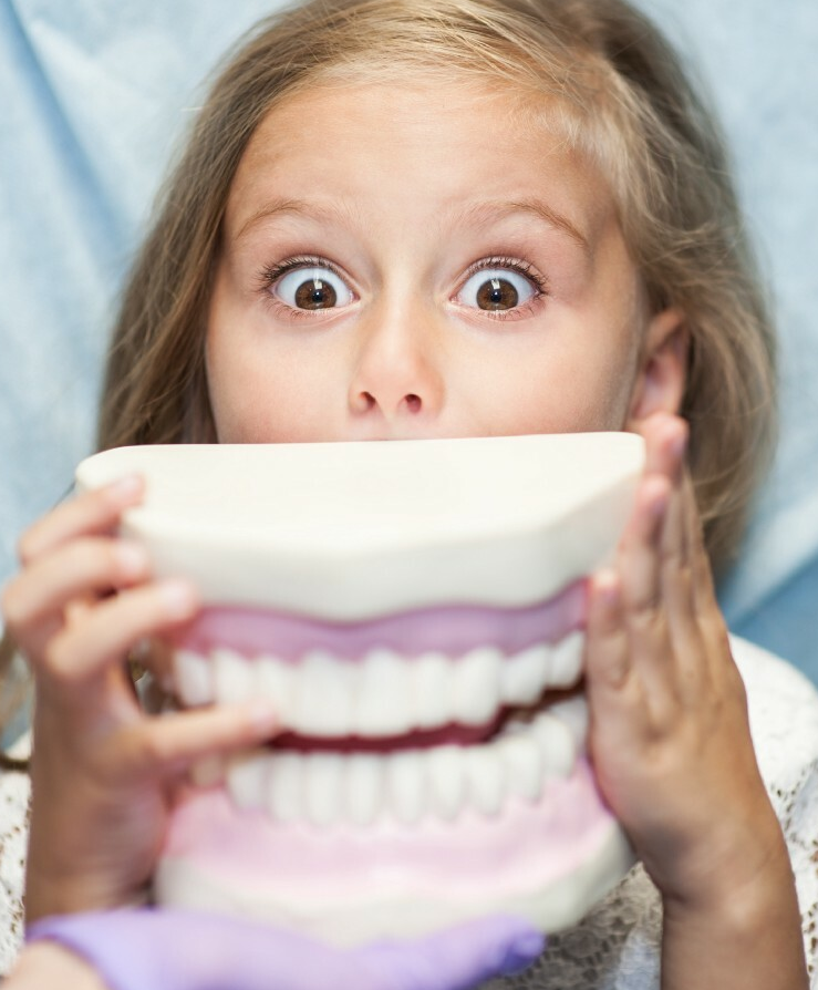 Почему дети скрипят зубами ночью причины. Стоматология дети. Скрип зубами во сне причины.