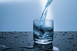Вода в стакане
