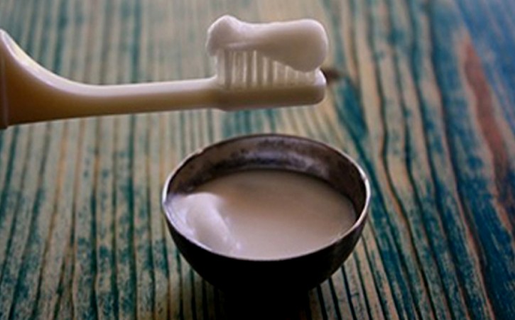 baking soda and tooth paste