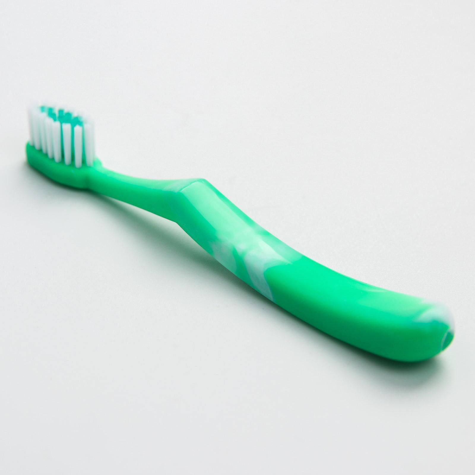 Купить зубную щетку для ребенка. Детская зубная щетка. Зубная щетка детская зеленый. Зубная щетка для детей полукруглая. Игрушечных зубных щетках.