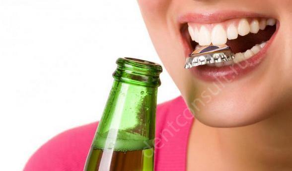 Открывание зубами банок и бутылок приводит к тому что зубы крошатся 
