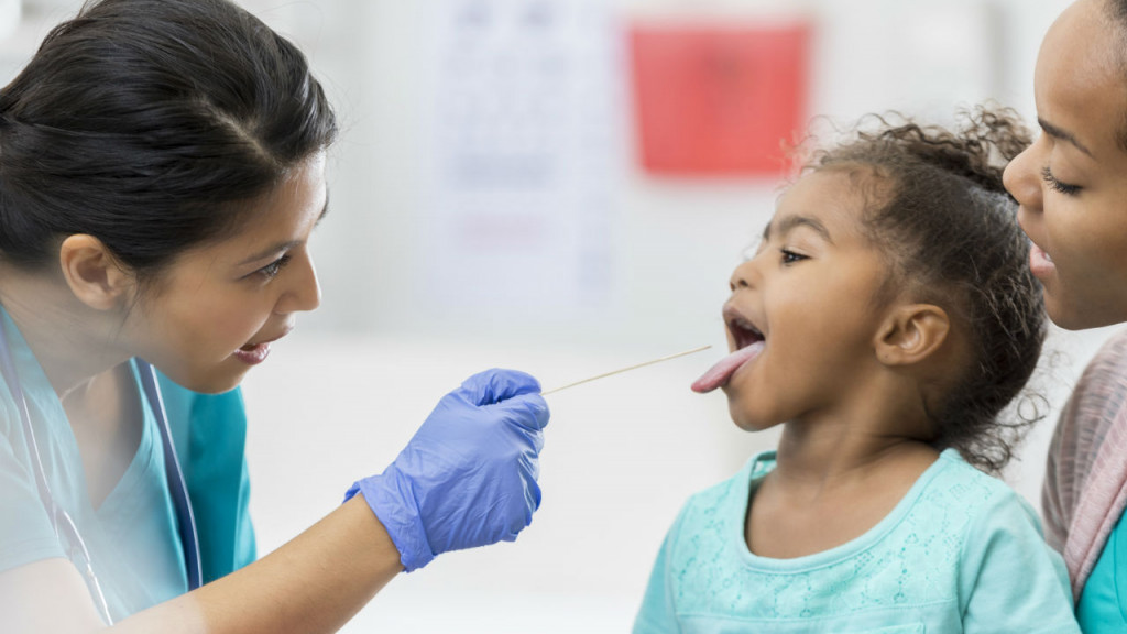 Герпес во рту у ребенка: как лечить, симптомы с фото