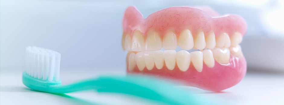 Чем чистить зубные протезы в домашних условиях?
