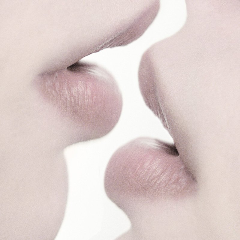Дай поцелую губы. Нежный поцелуй. Поцелуй только губы. Поцелуй Эстетика. Нежные губы.
