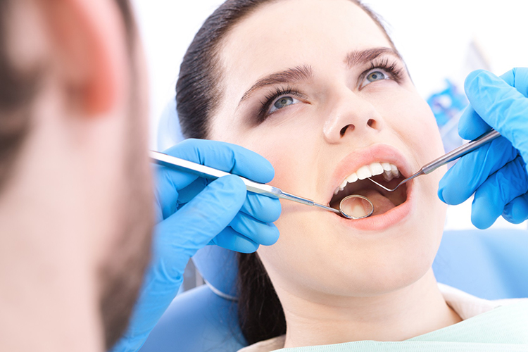 6 процедур, которые входят в комплекс санации полости рта
