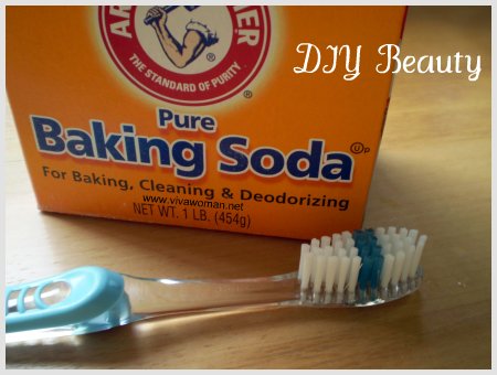 baking-soda-brush-teeth